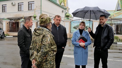 Участники совещания на площадке возле потенциальной зелёной зоны "Гавришская дубрава"