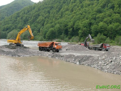 (2009.06.21) Добыча гравия на реке Шахе