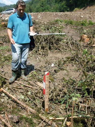 (2009.08.7,8,11) ОБЭП УВД г.Сочи останавливает незаконные рубки лапины при строительстве совмещенной дороги Адлер-Красная Поляна