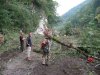 (2009.08.16) Незаконная вырубка леса на правом берегу Мзымты ниже с.Монастырь при строительстве совмещенной дороги