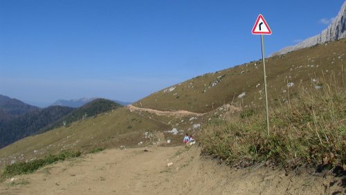 Пробитая дорога, знак, гора Фишт