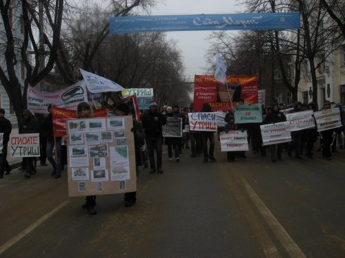 Демонстрация по улице Красной