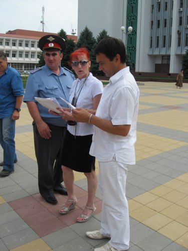 (2010.06.04) Пикет в защиту животных в Майкопе