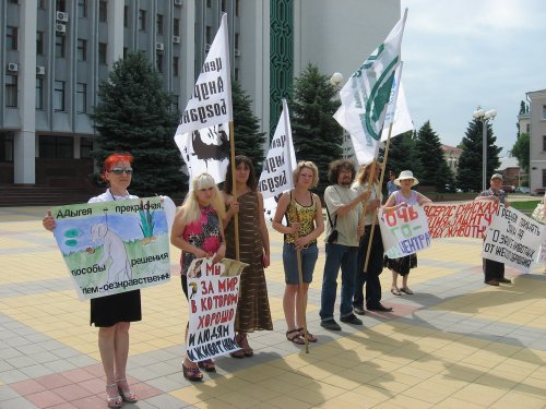 (2010.06.04) Пикет в защиту животных в Майкопе
