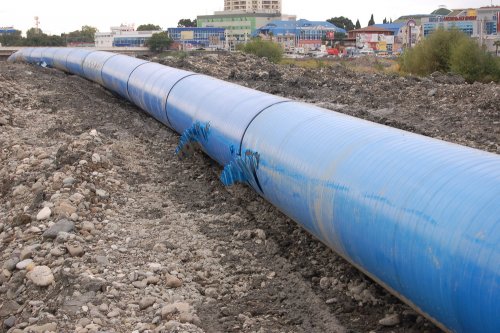 (2010.10.05) Строительство трубопровода неизвестного назначения в русле реки Мзымта