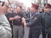 Активист пытается выяснить причины задержания