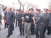 Газаряна волокут, как опасного преступника