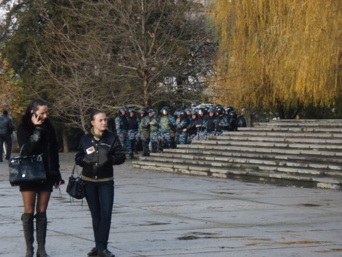 Бойцы ОМОНа наготове