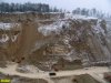 Северо-восточный край карьера, откуда в сторону леса сваливают грунт