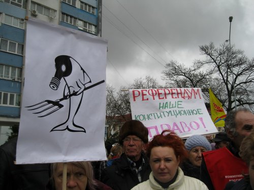 (2011.04.09) Плохая погода не смогла помешать людям собраться на митинг