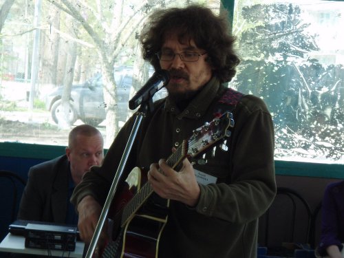 (2011.05.07) Андрей Рудомаха спел свою песню "Утриш не место для Президента!"