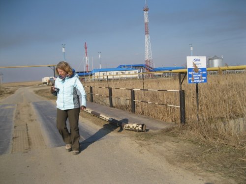 Возле газоконденсатного завода вблизи лимана Долгий