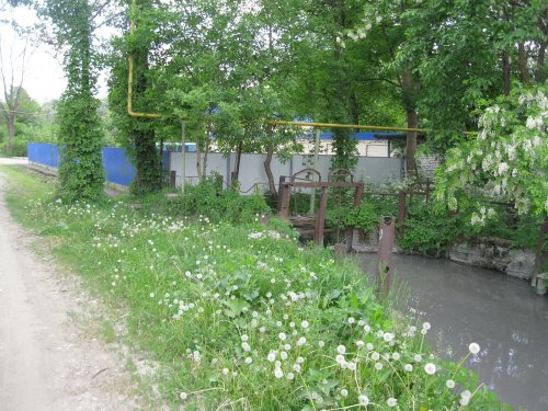 Канал, проходящий по границе спиртзавода