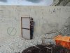 Охранник пришел разбираться, что за люди выглядывают из-за забора
