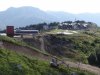 Вблизи от основного здания развернулась стройка