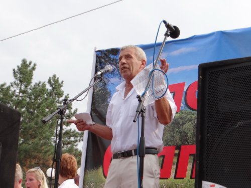Выступает житель Абинска Сергей Лузан
