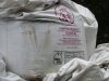 Большое количество таких мешков с цементом унесла во время паводка река