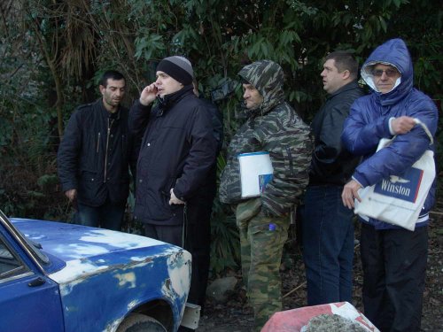 Проверка незаконного склада нефтепродуктов возле ж/д моста через реку Мацесту