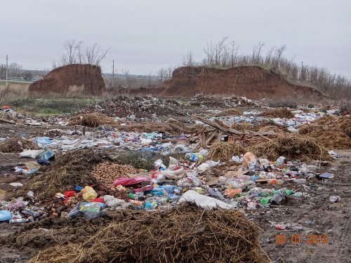 Свалка возле станицы Журавская