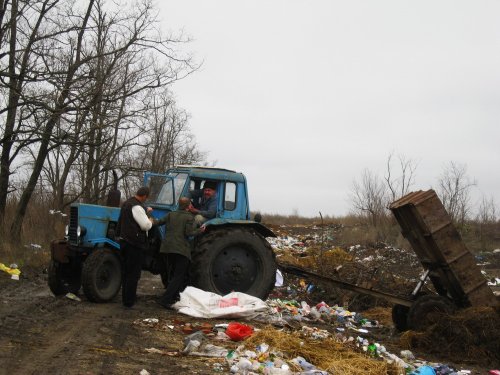 Свалка возле станицы Журавская