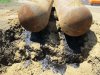Мазут из емкостей сливается прямо на землю