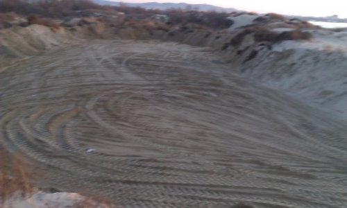 (2013.12.27) Уничтожение дюн возле "Нефтяника Кубани" продолжается
