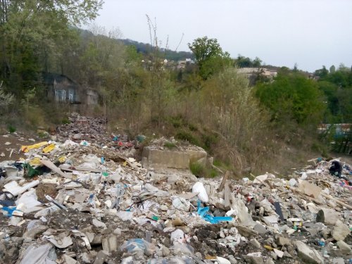 (2014.04.15) Свалка в Сочи в районе Красного штурма