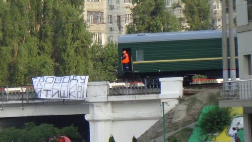(2014.09.24) В Краснодаре вывешен баннер "Свободу Евгению Витишко!"