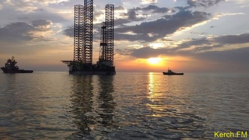 Буровая платформа "Уранус" в Керченском проливе