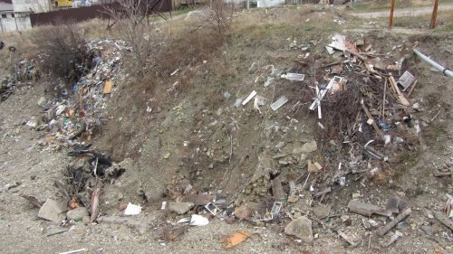 (2015.01.15) Свалка в русле ручья в Новороссийске между улицами Кронштадтская и Пограничная