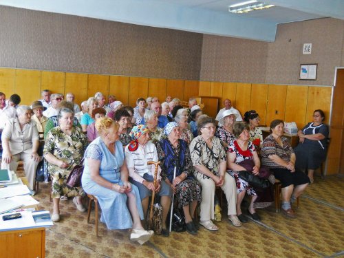 В Каменномостском ветеранов пытались убедить  в безопасности гипсового завода "Волма"