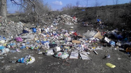 (04.02.2015) Свалка рядом с дачами "Союз" в Усть-Лабинске после того, как ее "убрал" мэр Анпилогов
