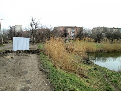 (2015.02.25) В Краснодаре огородили берег еще одного Карасунского озера