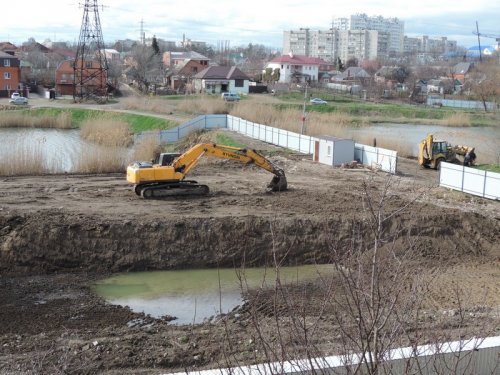 (2015.03.13) Строительство на берегу Карасунского озера на ул. Орджоникидзе