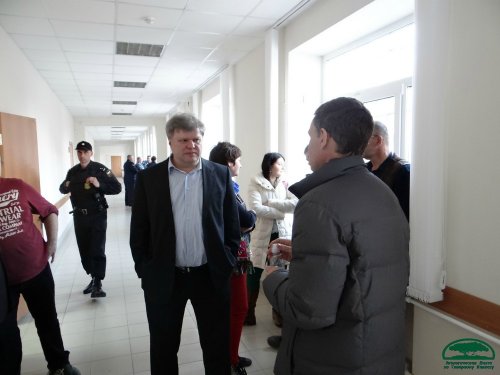 Каридор перед залом суда 