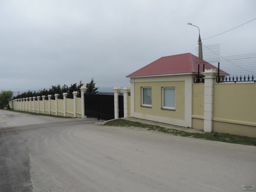Главный въезд на дачу Патриарха. Все очень секретно - никаких табличек и опознавательных знаков