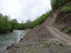 Незаконно проложенная вдоль реки дорога, ведущая на территорию, расположенную выше по течению реки Пшиш