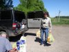 Выгружаем продукты для передачи Жене Витишко