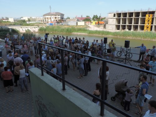 Митинг против строительства жилкомплекса "Курортный берег" собрал более 200 человек