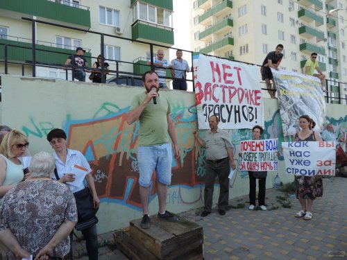 Говорит Сергей Остащенко - представитель инициативной группы жителей, выступающих против строительства ЖК "Покровский берег" 