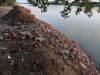 Строительный мусор сбрасывается непосредственно в реку Кубань