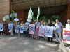 Участники пикета в защиту животных