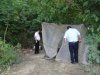 Полицейские осматривают "место жительства" нанятых Ильским НПЗ рабочих-гастарбайтеров