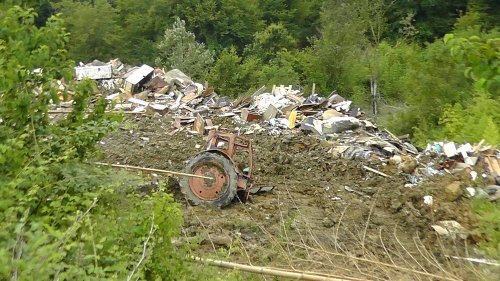 Полицейская спецоперация возле свалки в селе Черешня