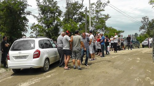 Полицейская спецоперация возле свалки в селе Черешня