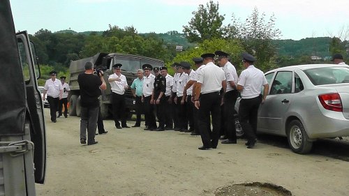Полицейская спецоперация возле свалки в селе Черешня