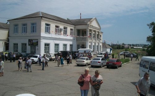 Жители расходятся после публичных слушаний