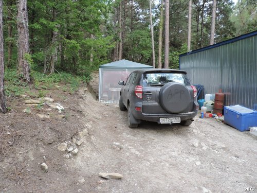 Врезанная в ландшафт плащадка