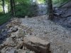 Дорога серпантином уходит вверх, оставляя за собой разрушенные ландшафты