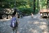 Начало инспекции: на стоянке грузового транспорта в начале строящейся дороги